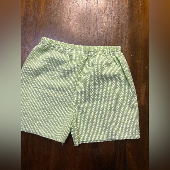 Seersucker shorts green white 3T NWT
Boy or girl cute elastic waist shorts - Picture 1 of 3